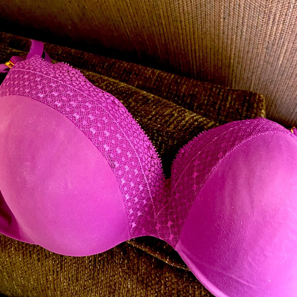 Like new Victoria’s Secret 38 DD bra